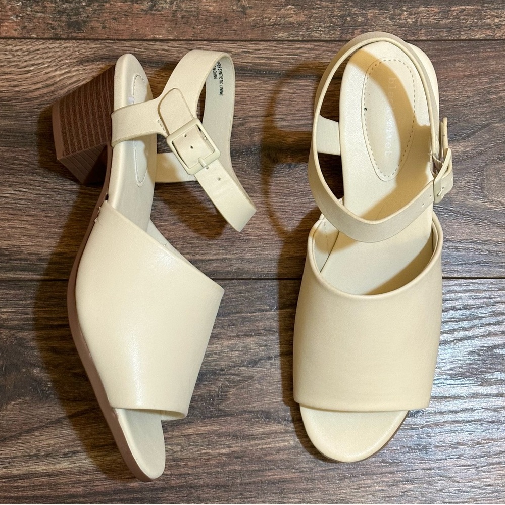 Black Rivet Melina open toe sandals cream color size 7.5 wide NWOT